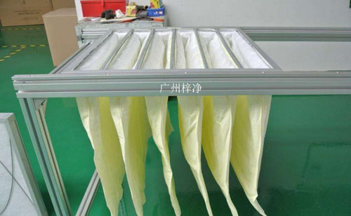 F8級(jí)袋式中效過濾器采用超細(xì)合成纖維以特殊工藝制成 F8級(jí)袋式中效過濾器采用超細(xì)合成纖維以特殊工藝制成