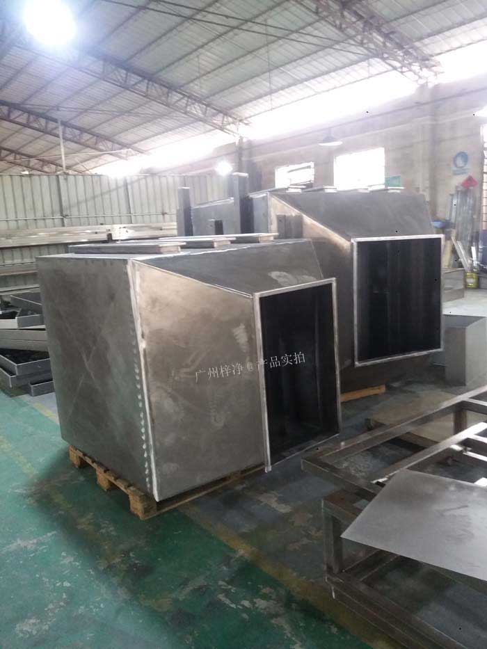 增壓新風(fēng)柜可根據(jù)不同的通風(fēng)管道布局,訂做不同的進出風(fēng)口方向的風(fēng)柜; 增壓新風(fēng)柜可根據(jù)不同的通風(fēng)管道布局,訂做不同的進出風(fēng)口方向的風(fēng)柜;