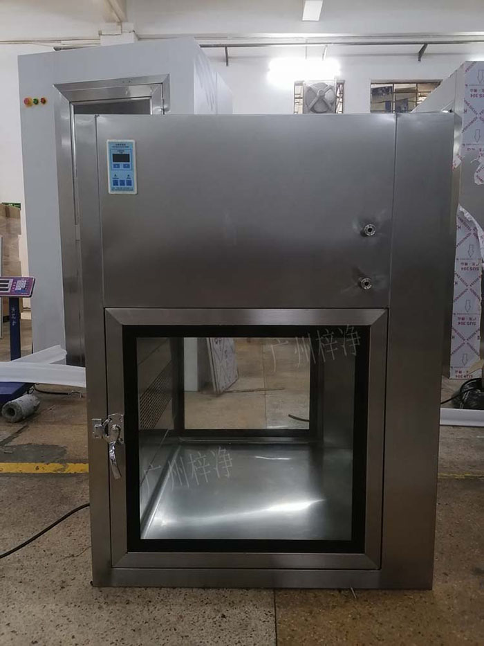 傳遞窗通常包括冷軋鋼板噴塑制作或優質不銹鋼制作、透明玻璃,紫外線殺菌燈、照明和局部高效過濾器等。 傳遞窗通常包括冷軋鋼板噴塑制作或優質不銹鋼制作、透明玻璃,紫外線殺菌燈、照明和局部高效過濾器等。