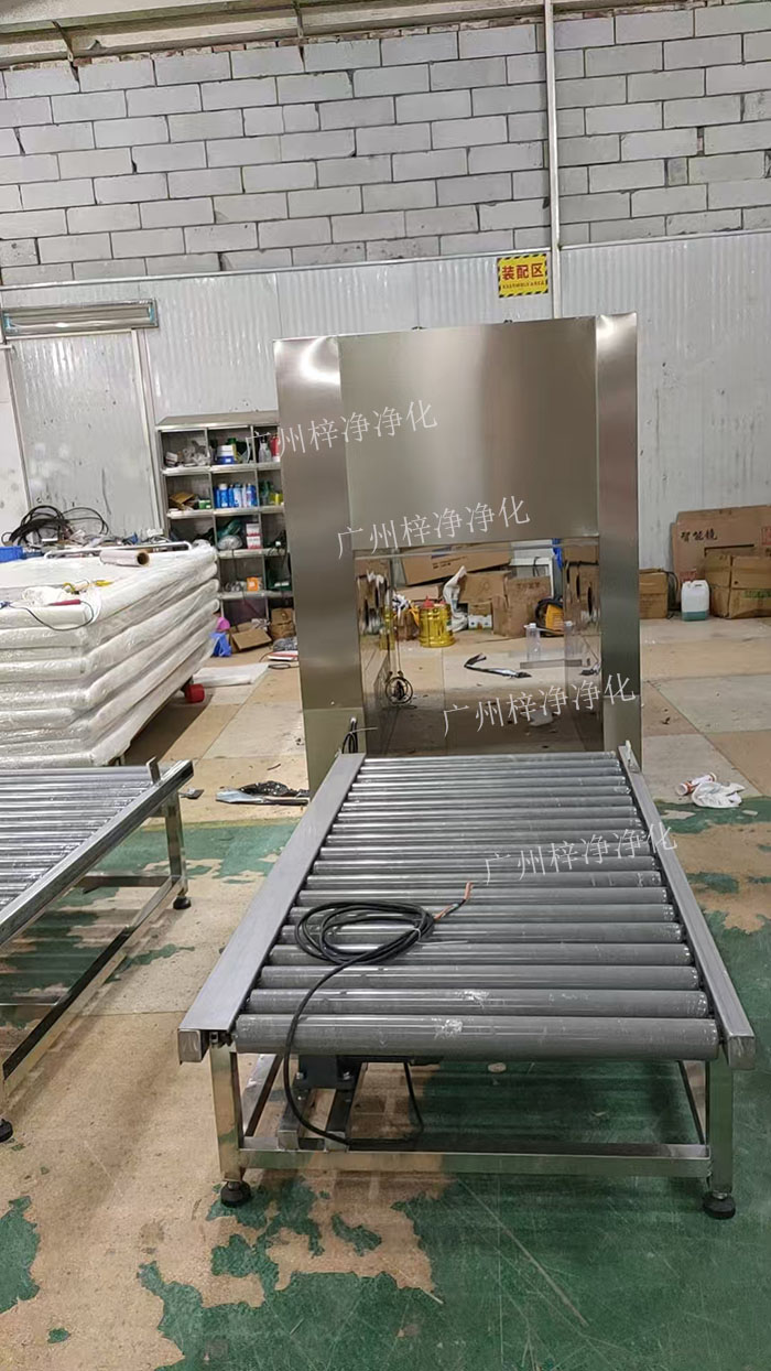 自動門層流傳遞窗可配合輸送線兩端設有自動門，實現物品的自動進出，減少人工操作。