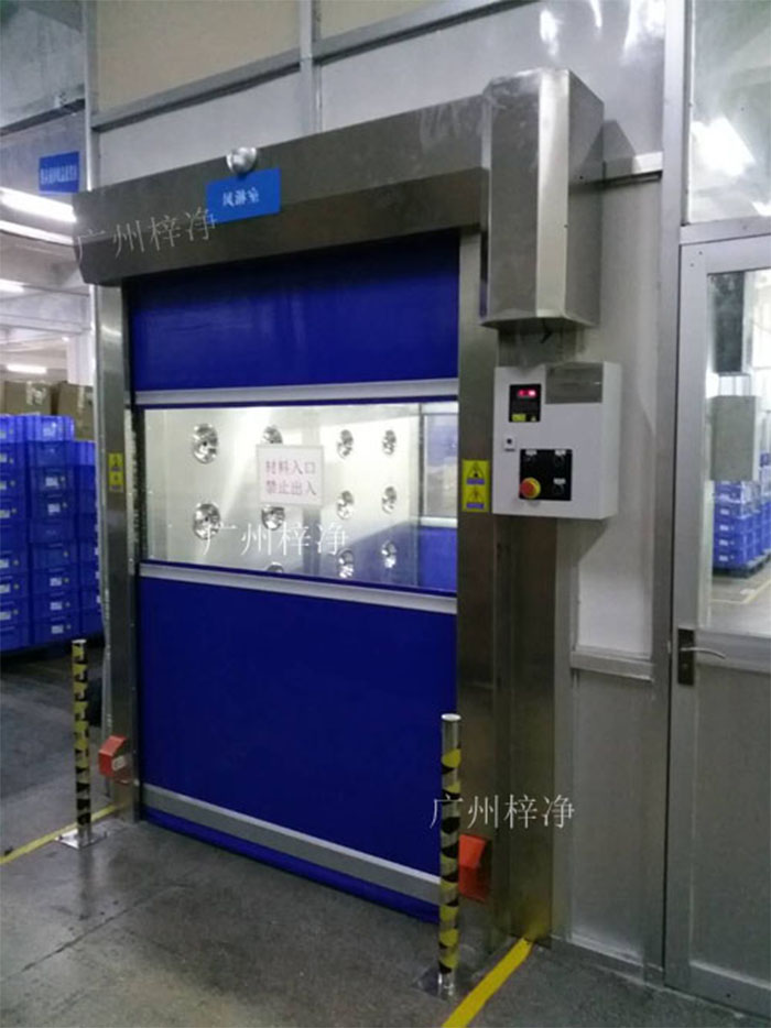  風(fēng)淋室選用什么樣快速卷簾門比較好？